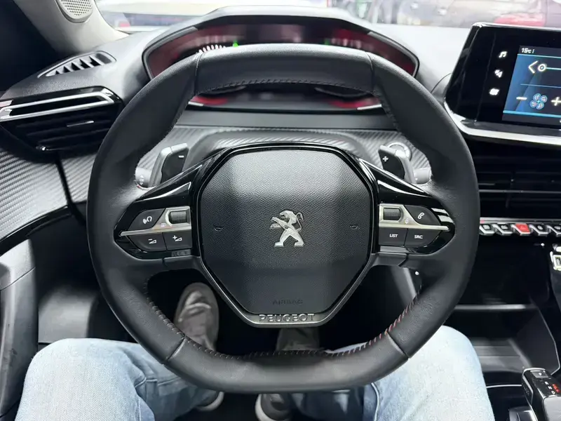 2022 Peugeot e2008 с пробегом 14 000 км