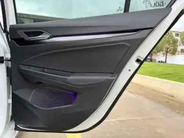 2023 Volkswagen Golf Electric с пробегом 25 000 км