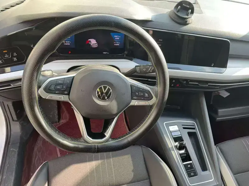 2023 Volkswagen Golf Electric с пробегом 19 000 км