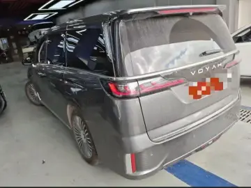 2025 Voyah Dreamer с пробегом 26 000 км