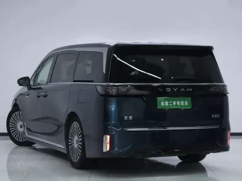 2025 Voyah Dreamer с пробегом 30 000 км