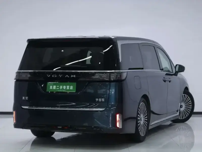 2025 Voyah Dreamer с пробегом 30 000 км