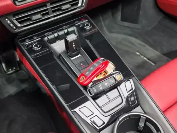 2023 Porsche 911 с пробегом 4 933 км