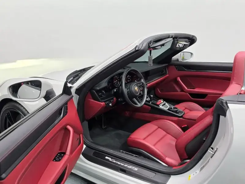 2023 Porsche 911 с пробегом 4 933 км