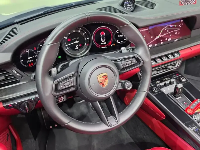 2023 Porsche 911 с пробегом 4 933 км