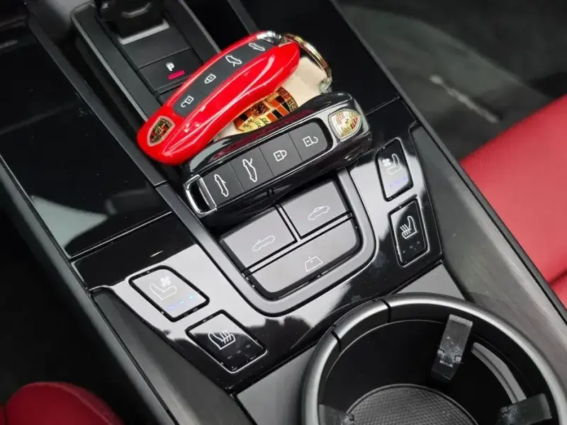 2023 Porsche 911 с пробегом 4 933 км