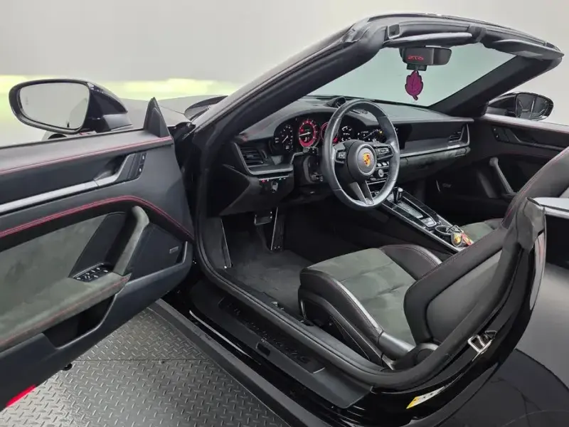2023 Porsche 911 с пробегом 30 382 км