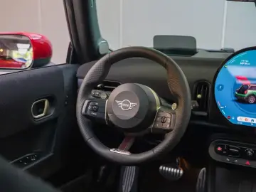 2025 Mini Electric MINI JCW с пробегом 16 000 км