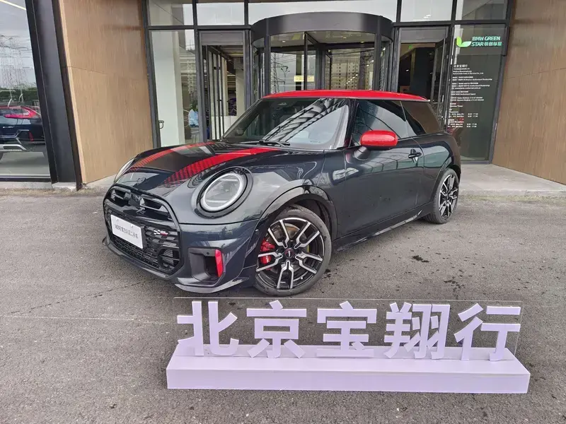 2025 Mini Electric MINI JCW с пробегом 6 600 км