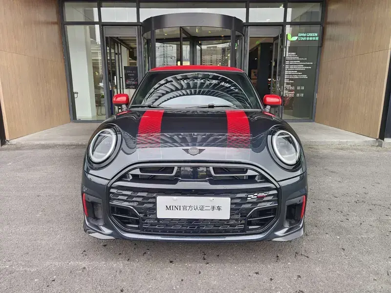 2025 Mini Electric MINI JCW с пробегом 6 600 км