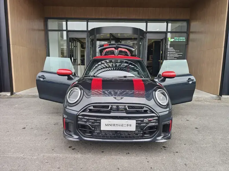 2025 Mini Electric MINI JCW с пробегом 6 600 км