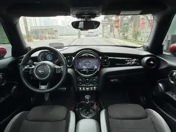 2022 Mini Electric MINI JCW с пробегом 43 000 км