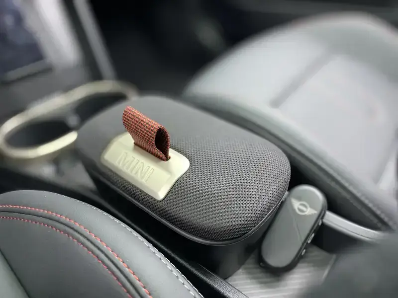 2025 Mini Electric MINI JCW с пробегом 18 000 км