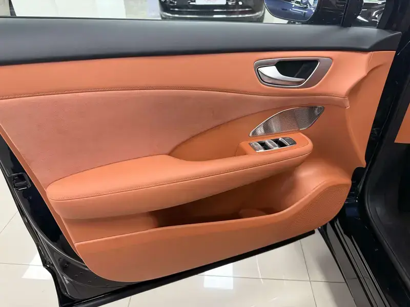 2025 Stelato SUV с пробегом 4 300 км
