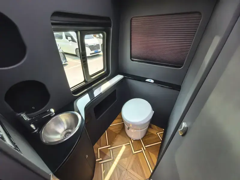 2024 Toyota Coaster с пробегом 16 000 км