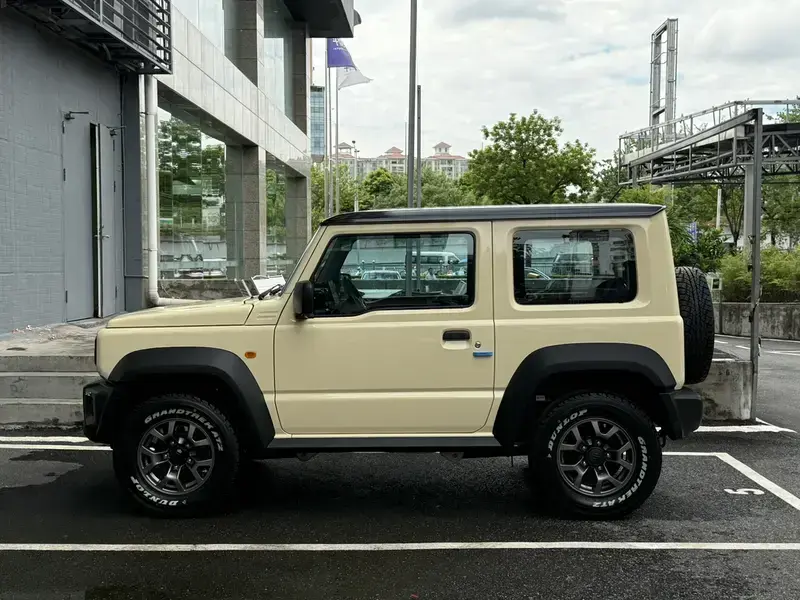 2026 Suzuki Jimny с пробегом 2 000 км