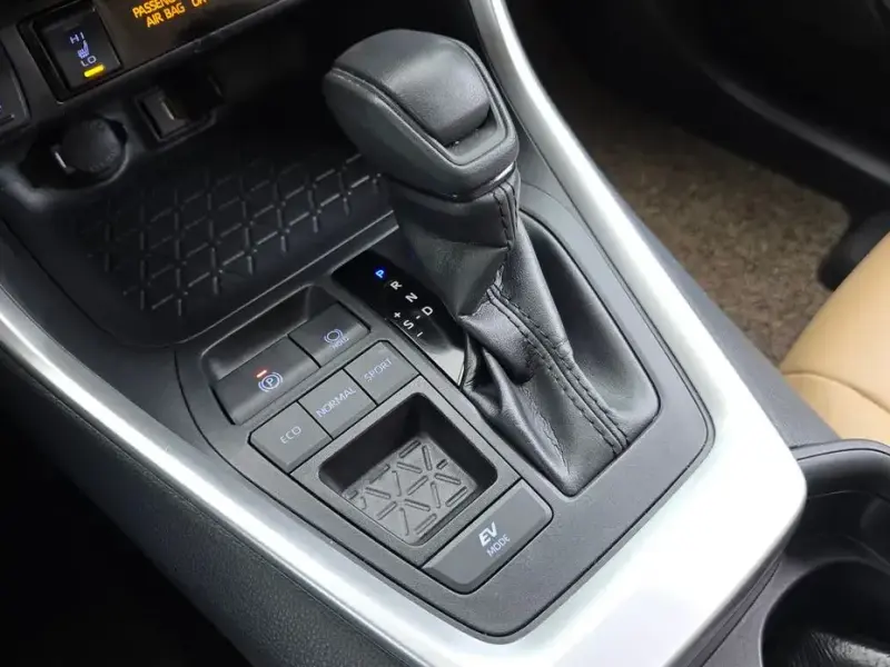 2020 Toyota RAV4 с пробегом 106 427 км