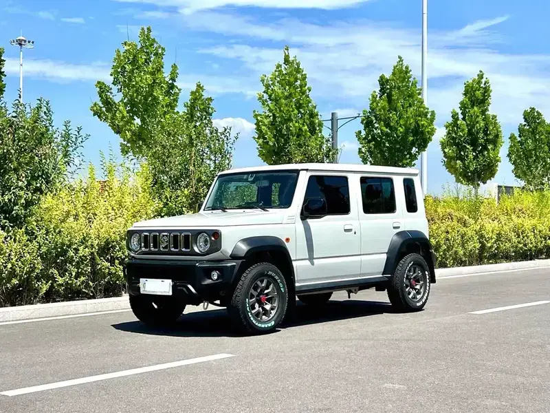 2025 Suzuki Jimny с пробегом 7 900 км