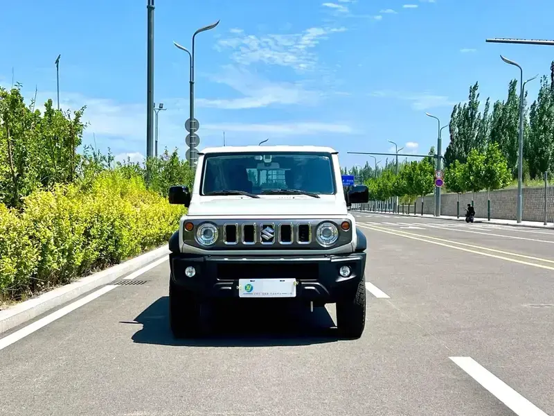 2025 Suzuki Jimny с пробегом 7 900 км