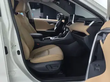 2022 Toyota RAV4 с пробегом 37 168 км