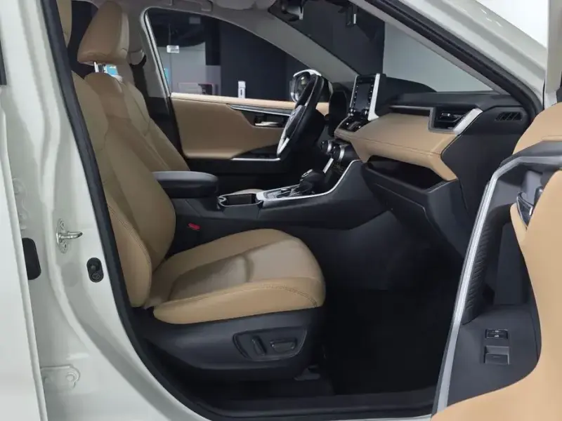2022 Toyota RAV4 с пробегом 37 168 км