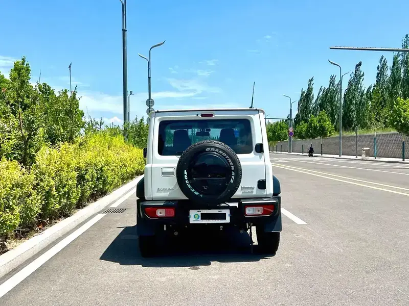 2025 Suzuki Jimny с пробегом 7 900 км