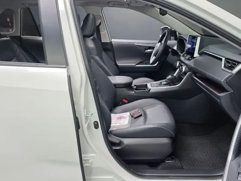 2021 Toyota RAV4 с пробегом 22 013 км