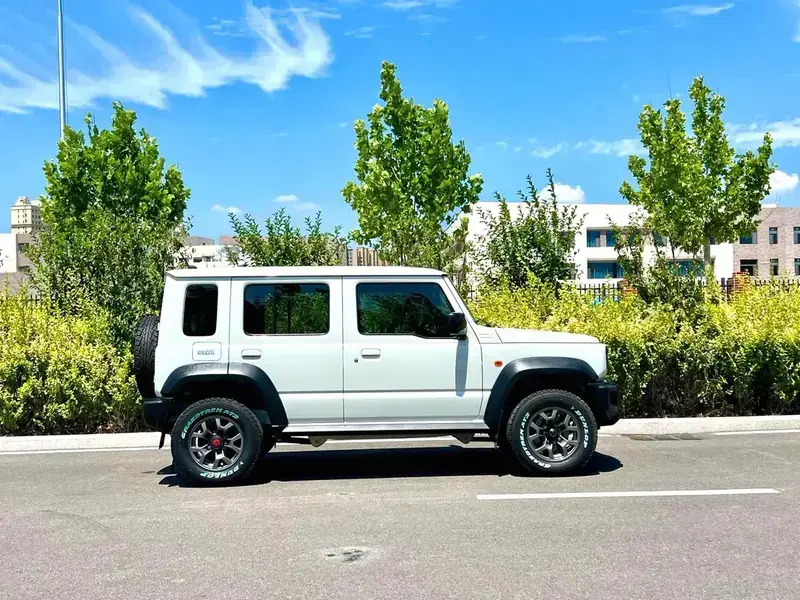 2025 Suzuki Jimny с пробегом 7 900 км