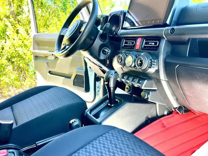2025 Suzuki Jimny с пробегом 7 900 км