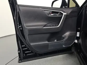2024 Toyota RAV4 с пробегом 17 309 км