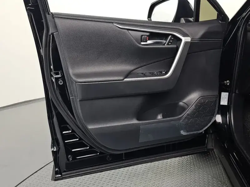 2024 Toyota RAV4 с пробегом 17 309 км