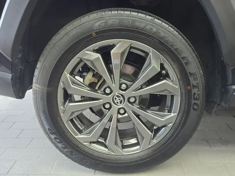 2024 Toyota RAV4 с пробегом 42 586 км