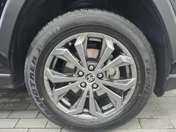 2024 Toyota RAV4 с пробегом 42 586 км