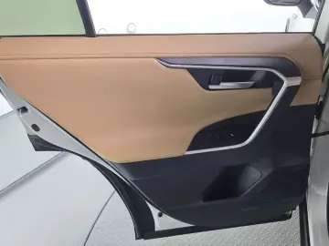 2021 Toyota RAV4 с пробегом 97 168 км