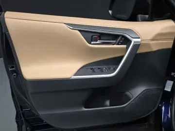 2023 Toyota RAV4 с пробегом 67 894 км