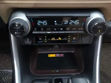 2023 Toyota RAV4 с пробегом 67 894 км