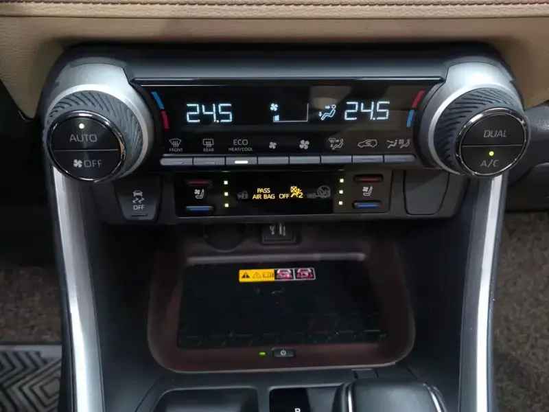 2023 Toyota RAV4 с пробегом 67 894 км