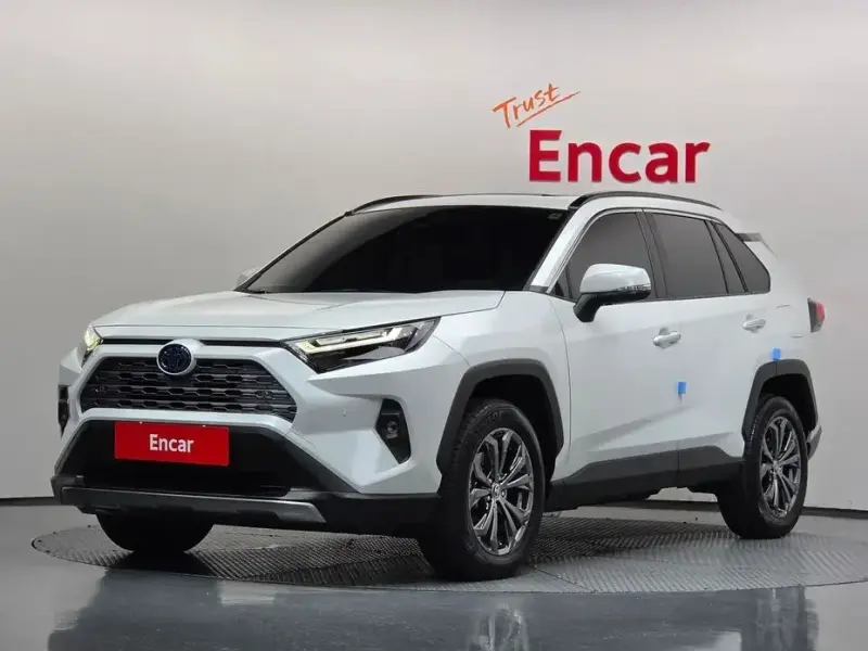 2024 Toyota RAV4 с пробегом 14 890 км