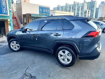 2021 Toyota RAV4 с пробегом 33 291 км