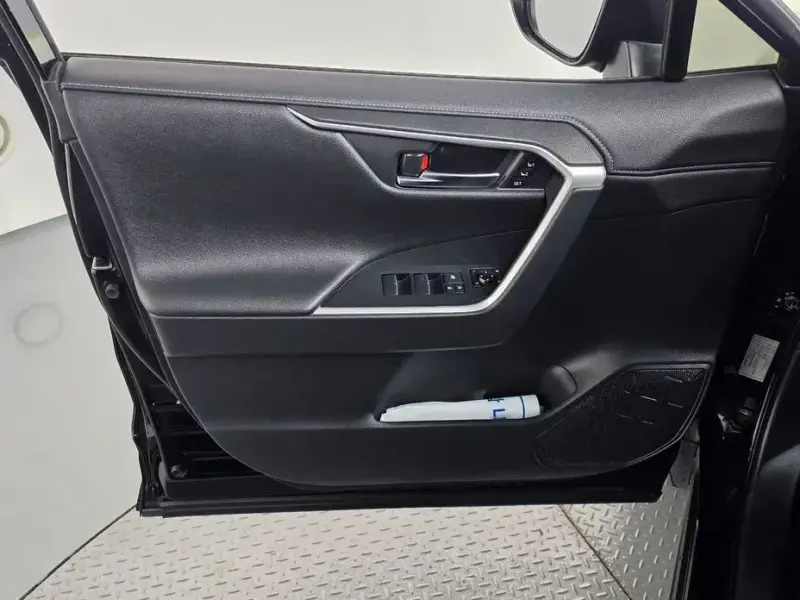 2021 Toyota RAV4 с пробегом 47 361 км