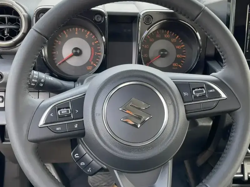 2025 Suzuki Jimny с пробегом 100 км