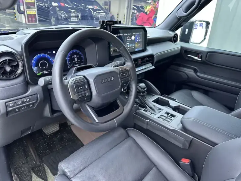 2025 Toyota Prado (Import) с пробегом 33 000 км