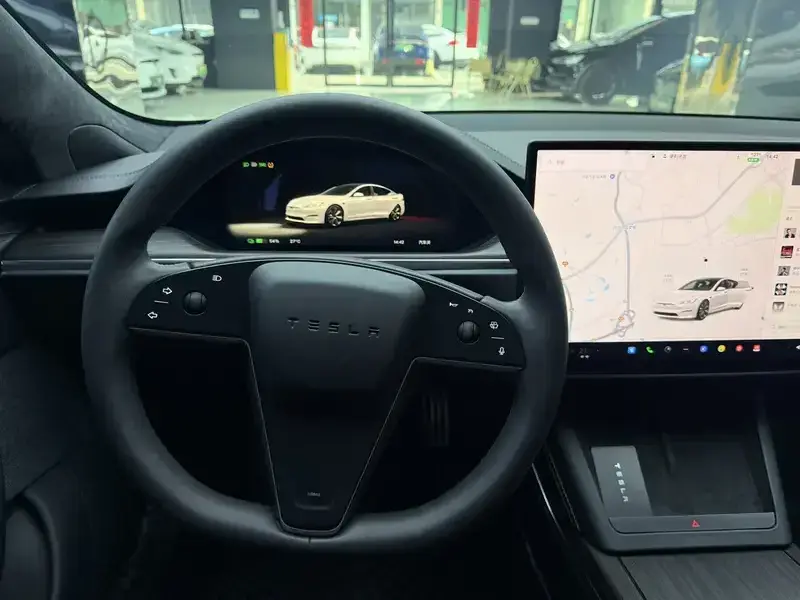 2023 Tesla Model S с пробегом 66 900 км