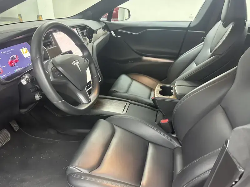 2020 Tesla Model S с пробегом 14 500 км