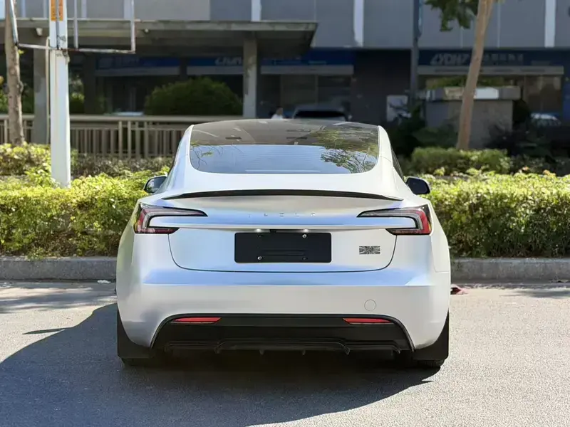2024 Tesla Model 3 с пробегом 40 000 км