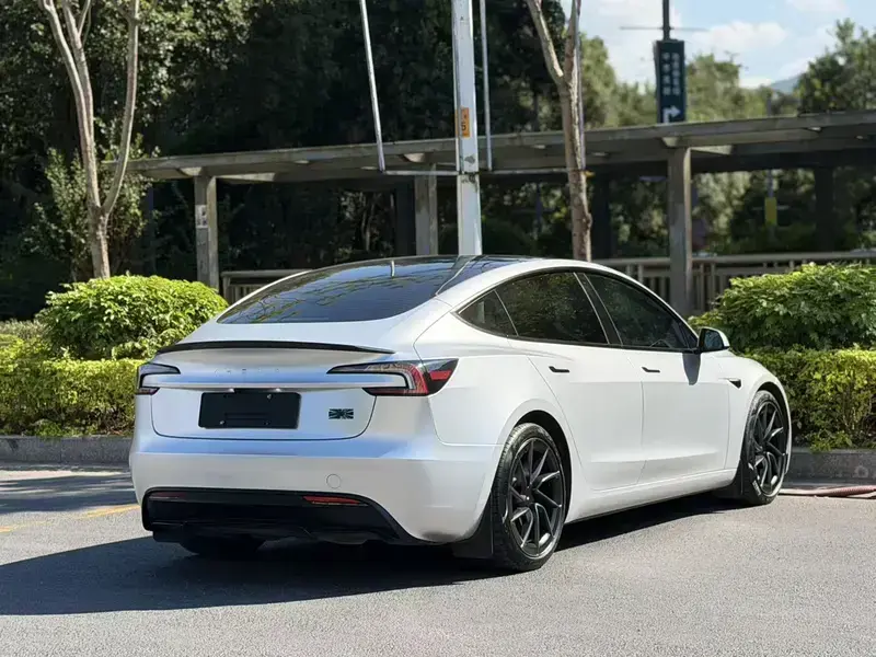 2024 Tesla Model 3 с пробегом 40 000 км