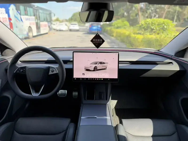 2024 Tesla Model 3 с пробегом 40 000 км