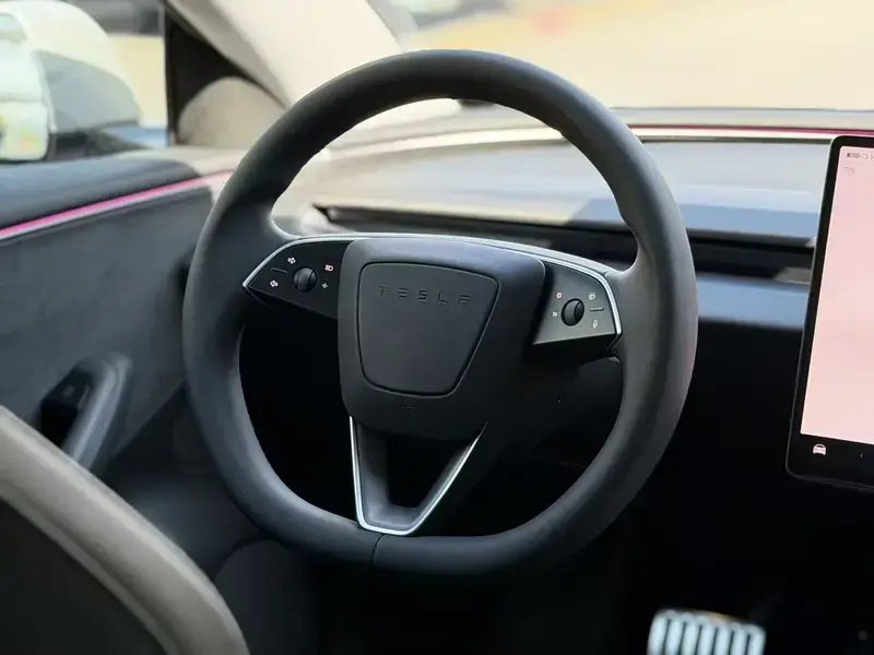 2024 Tesla Model 3 с пробегом 40 000 км
