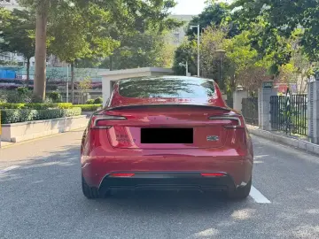 2025 Tesla Model 3 с пробегом 1 900 км