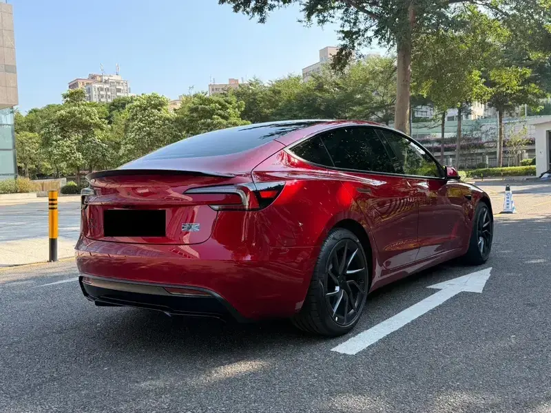 2025 Tesla Model 3 с пробегом 1 900 км